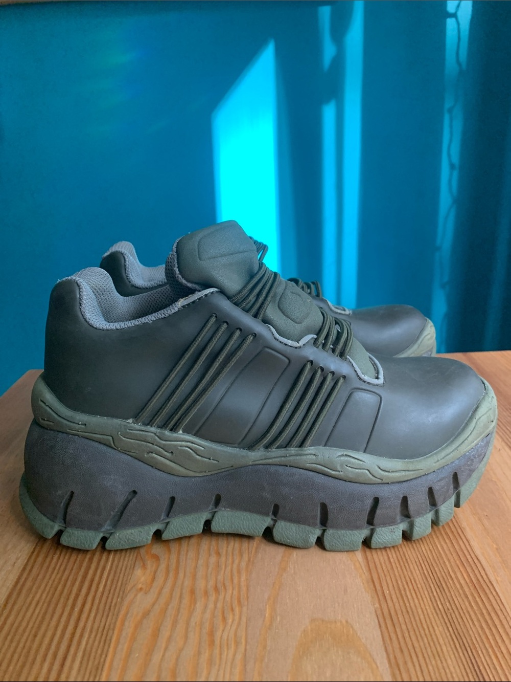 RARE Vintage Olive Green Y2K Platform X18 Reykjavik Sneakers